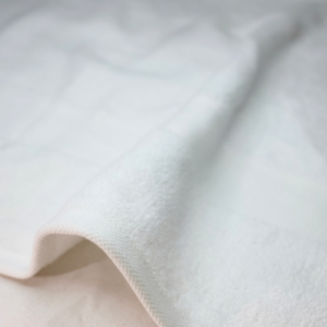 Linen White Bath Towel made from 100% cotton with zero twist technology, offering a soft, plush feel and superior absorbency. Ideal for everyday use in any bathroom.
